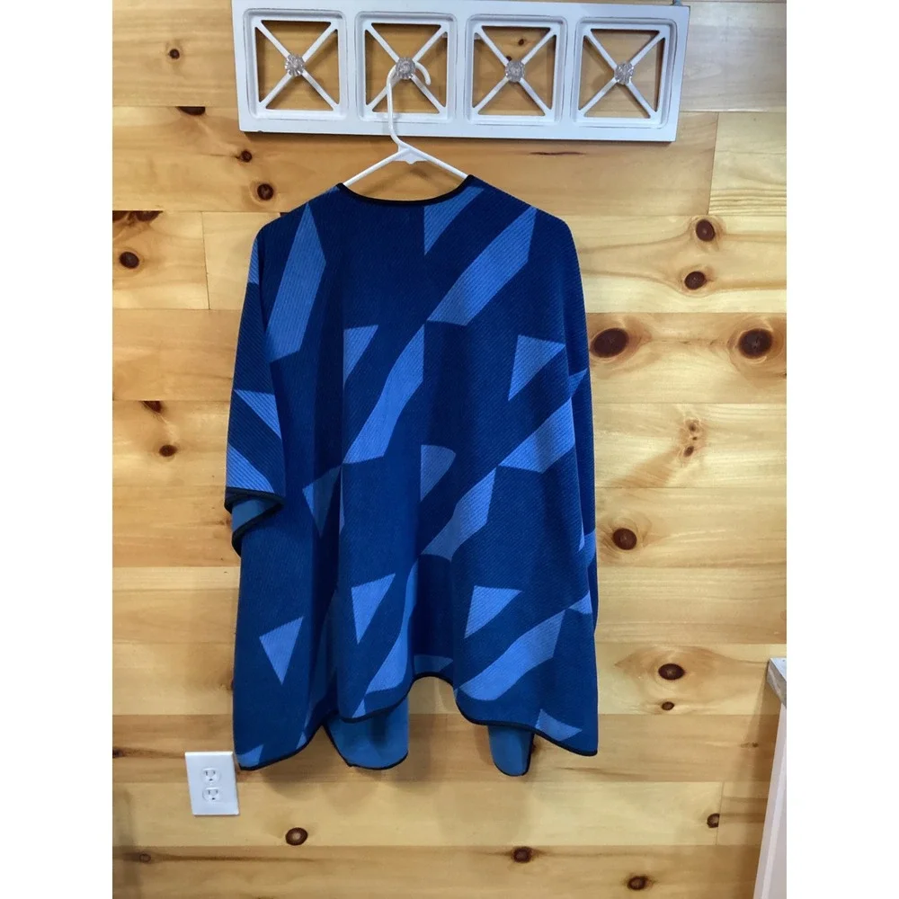 Serra Womens Blue Geometric Fleece Wrap One Size Horn Buckle Closure Open Front